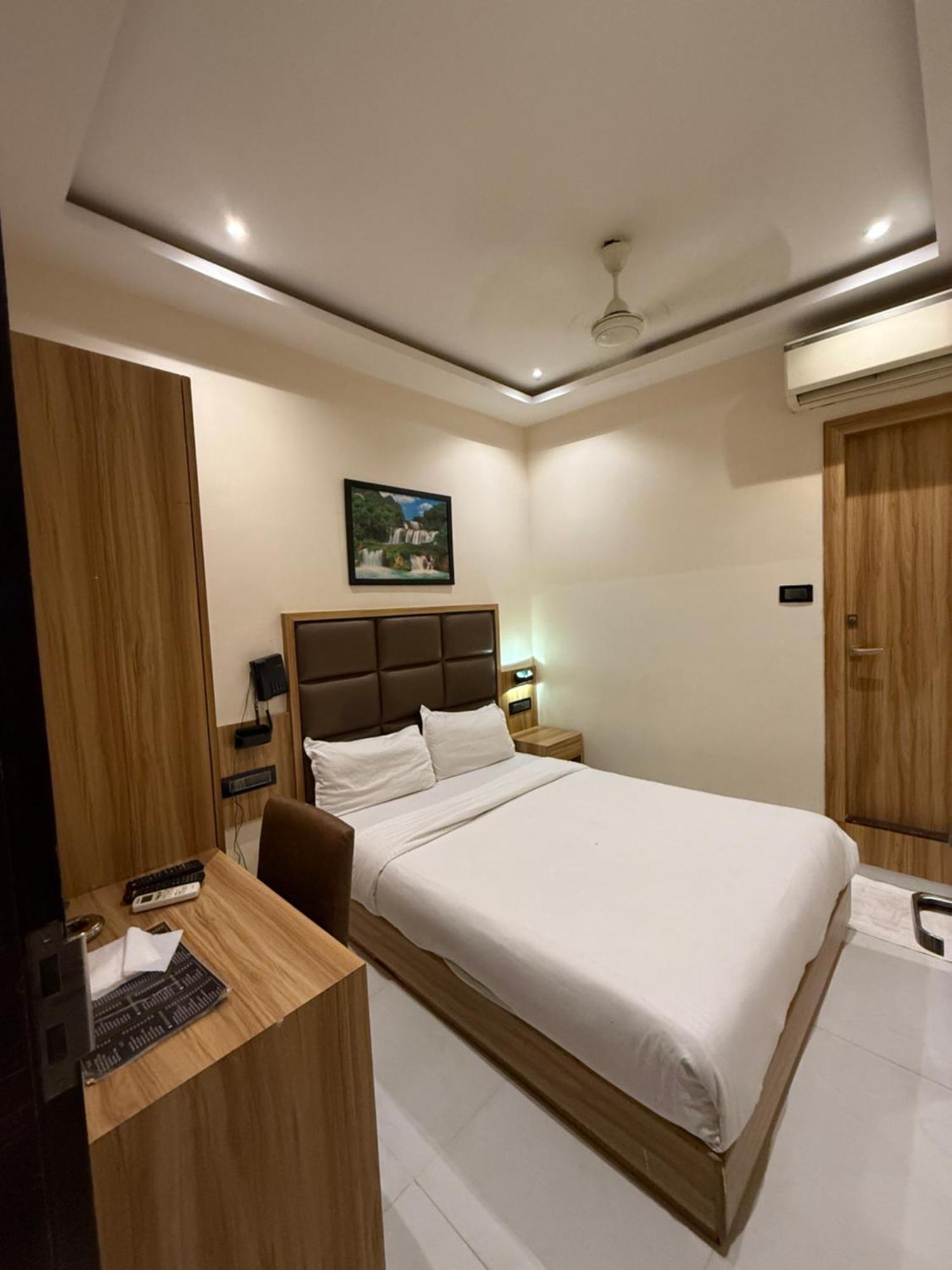 M E R I T O N Hotel T-2 Mumbai Exterior photo