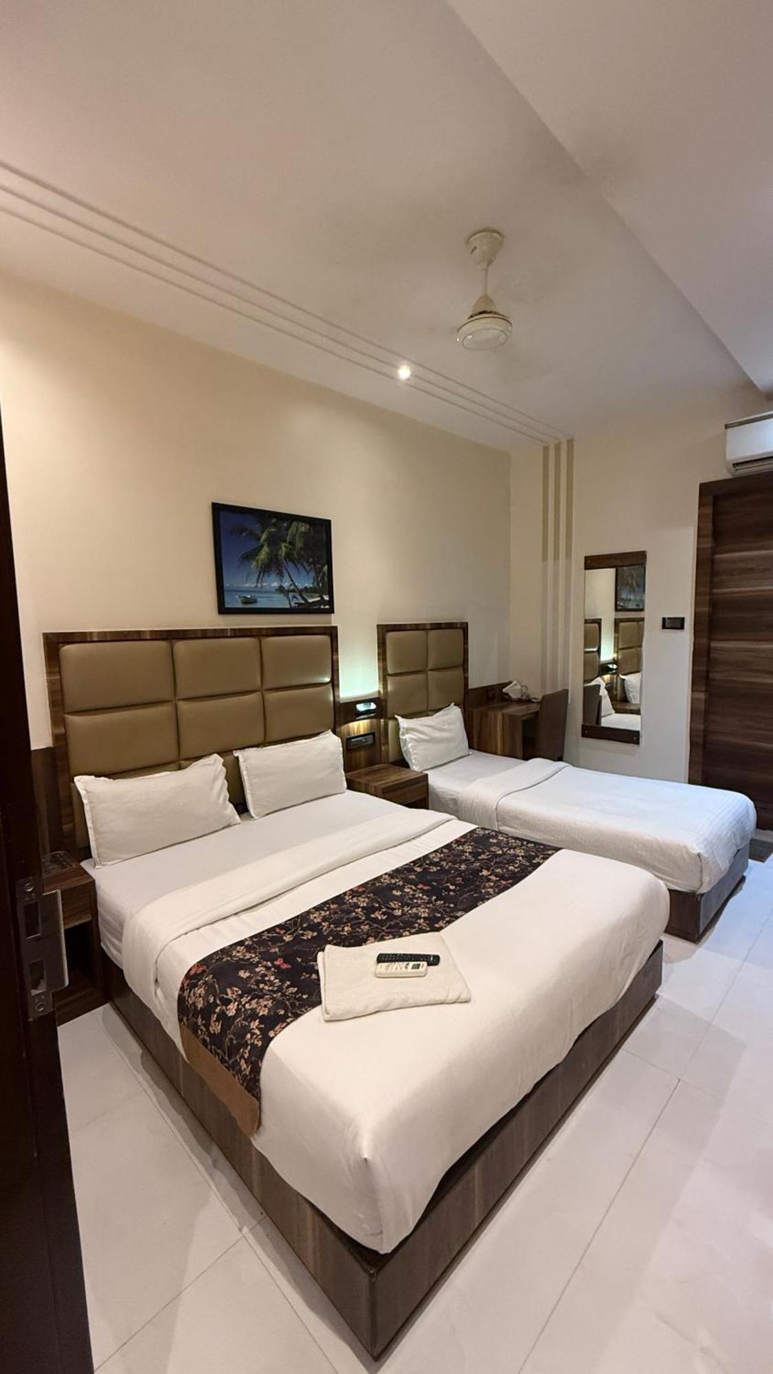 M E R I T O N Hotel T-2 Mumbai Exterior photo