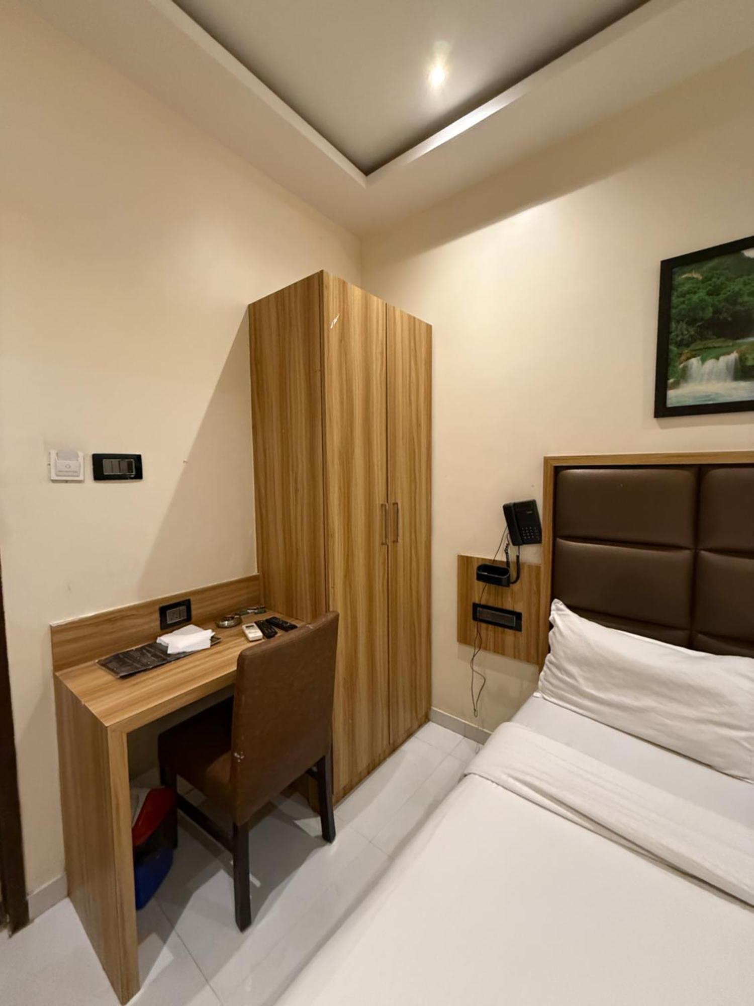 M E R I T O N Hotel T-2 Mumbai Exterior photo
